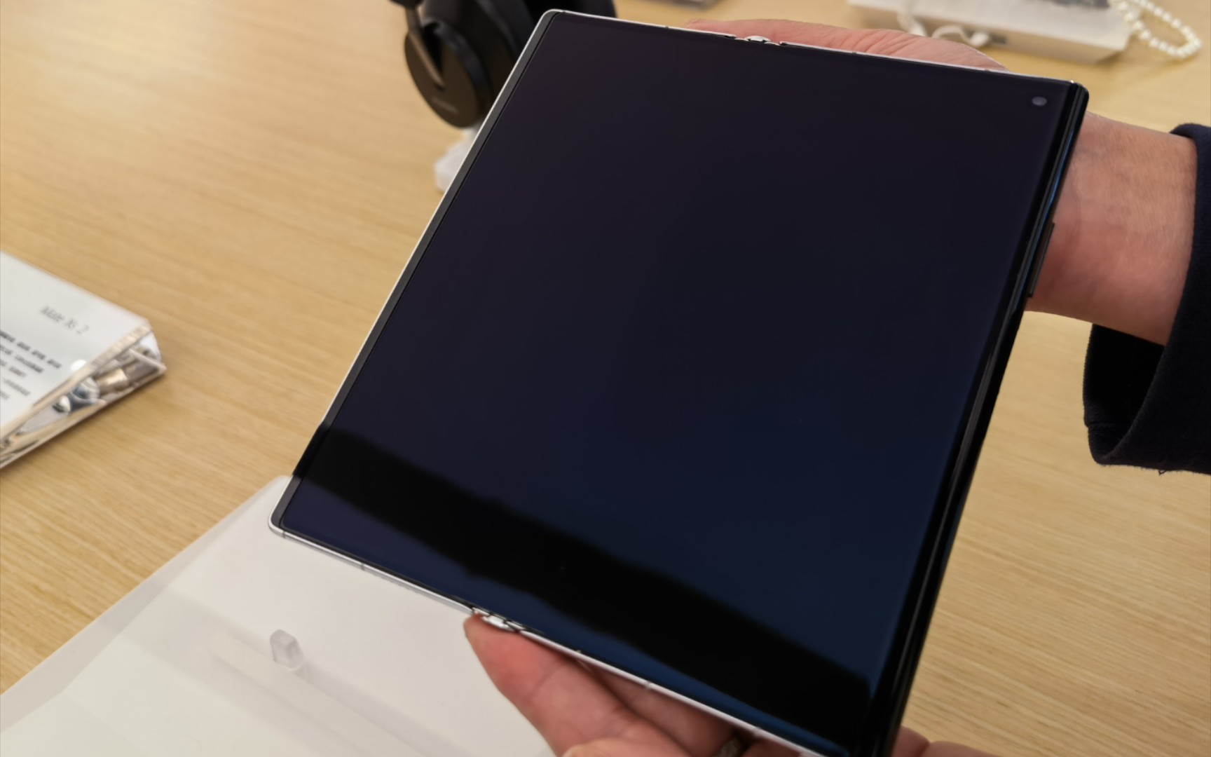 华为折叠屏matexs2这折痕也太牛了!迫不及待了