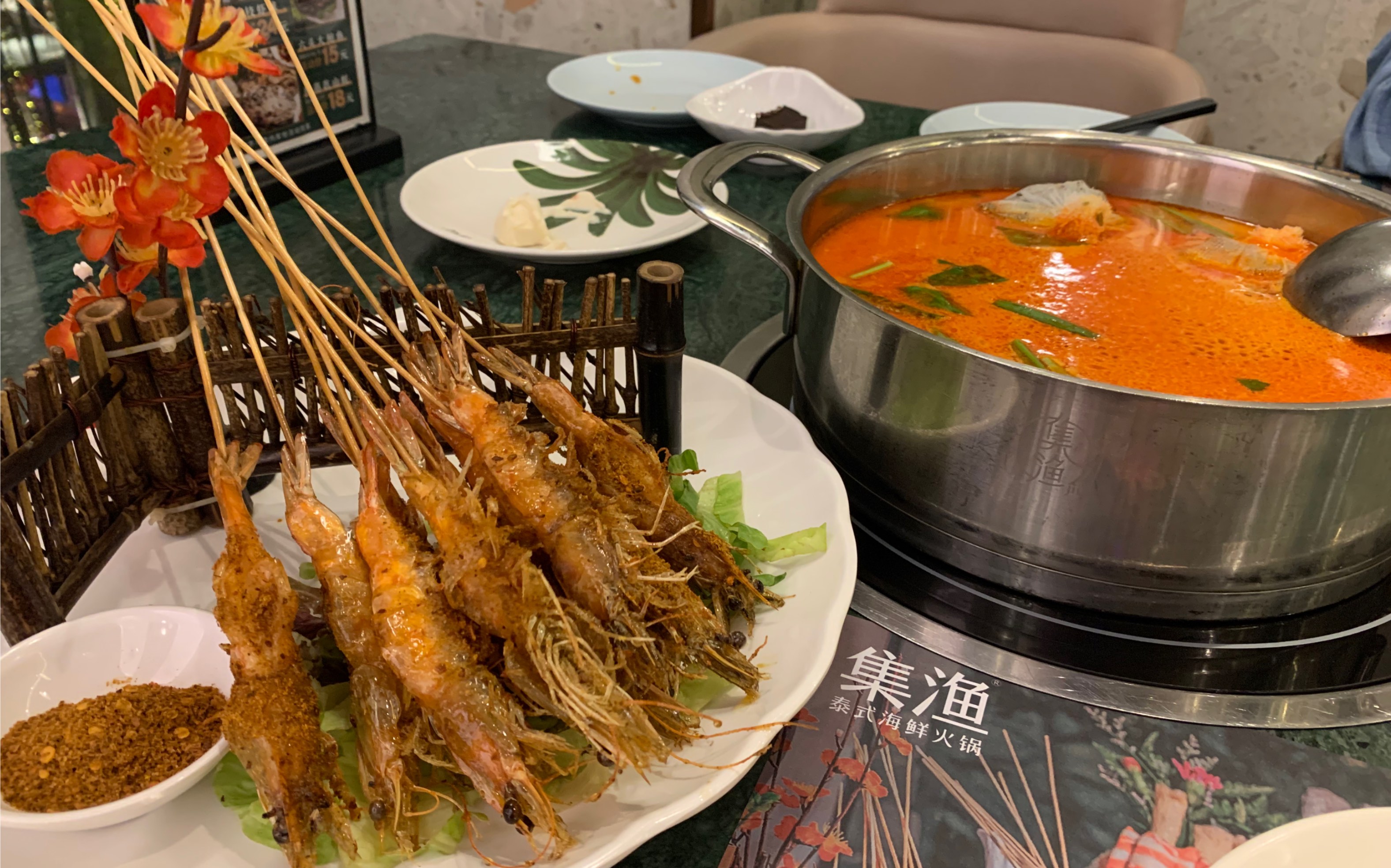 夏季标配の酸酸辣辣的冬阴功火锅 海鲜船 | 甜品无限吃 | 半价炸大虾
