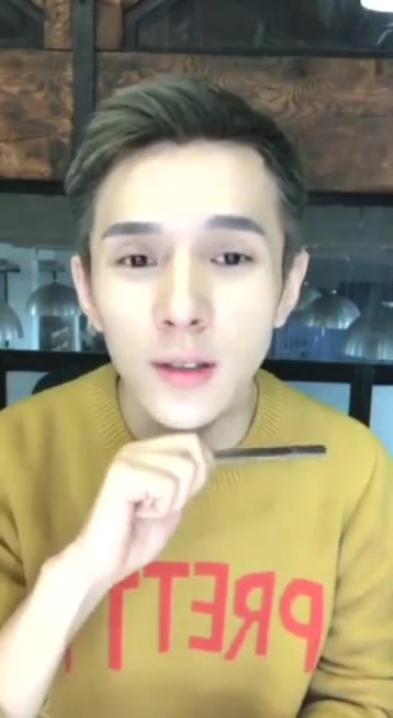 【李佳琦展示】【李佳琦考古】17年的一直播，回应92年出生年入千万不忘初心，他一直没有变呀