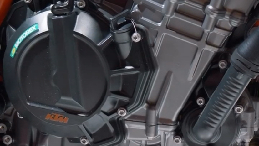 开启预定!全新的#KTM890Duke R是基于790基础上而来,更快更轻配置更丰富,是这款车相比较#KTM790Duke 而言最大的特点.哔哩哔哩bilibili