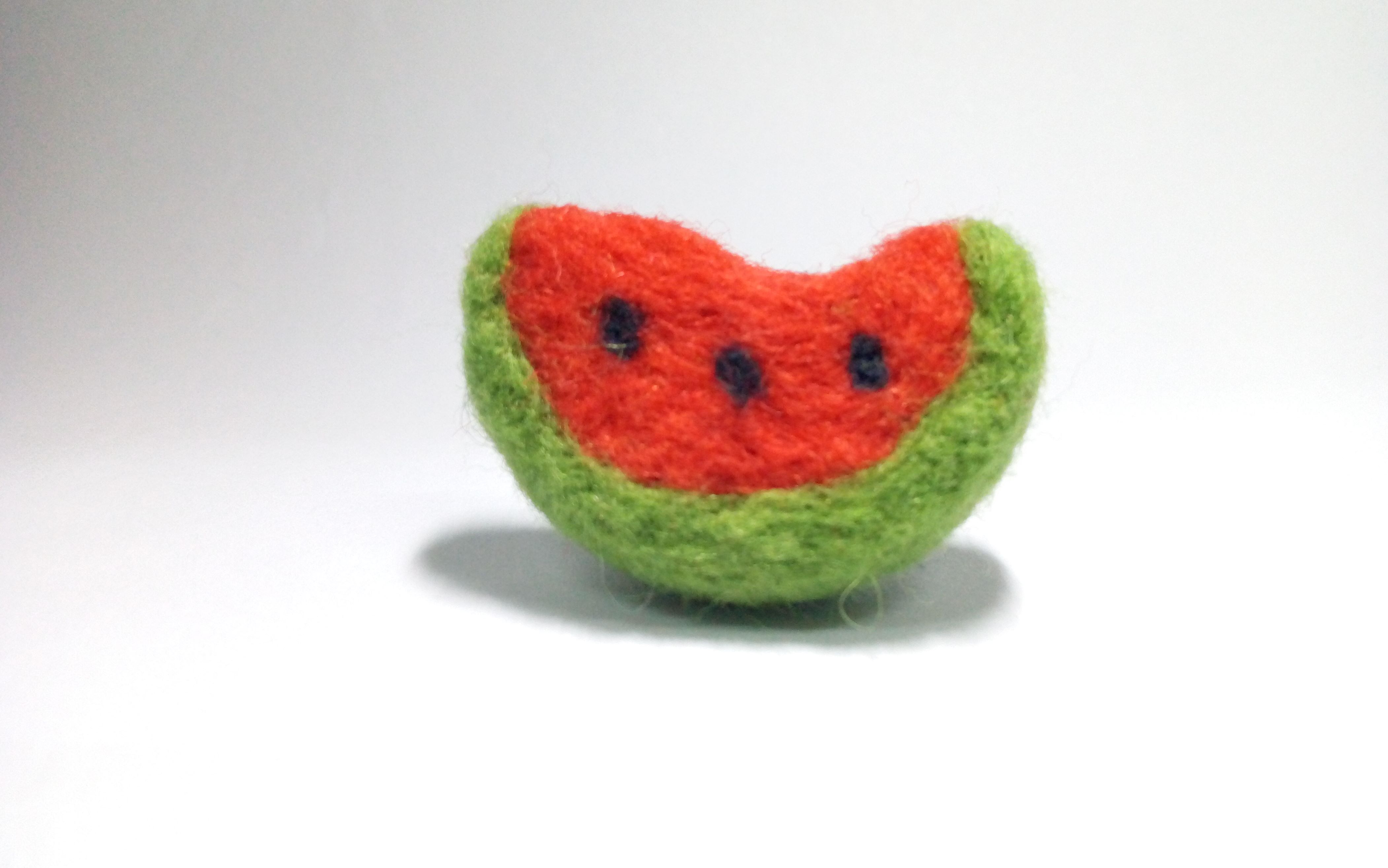 用羊毛毡戳一个(丑)西瓜_哔哩哔哩 (゜-゜)つロ 干杯~-bilibili