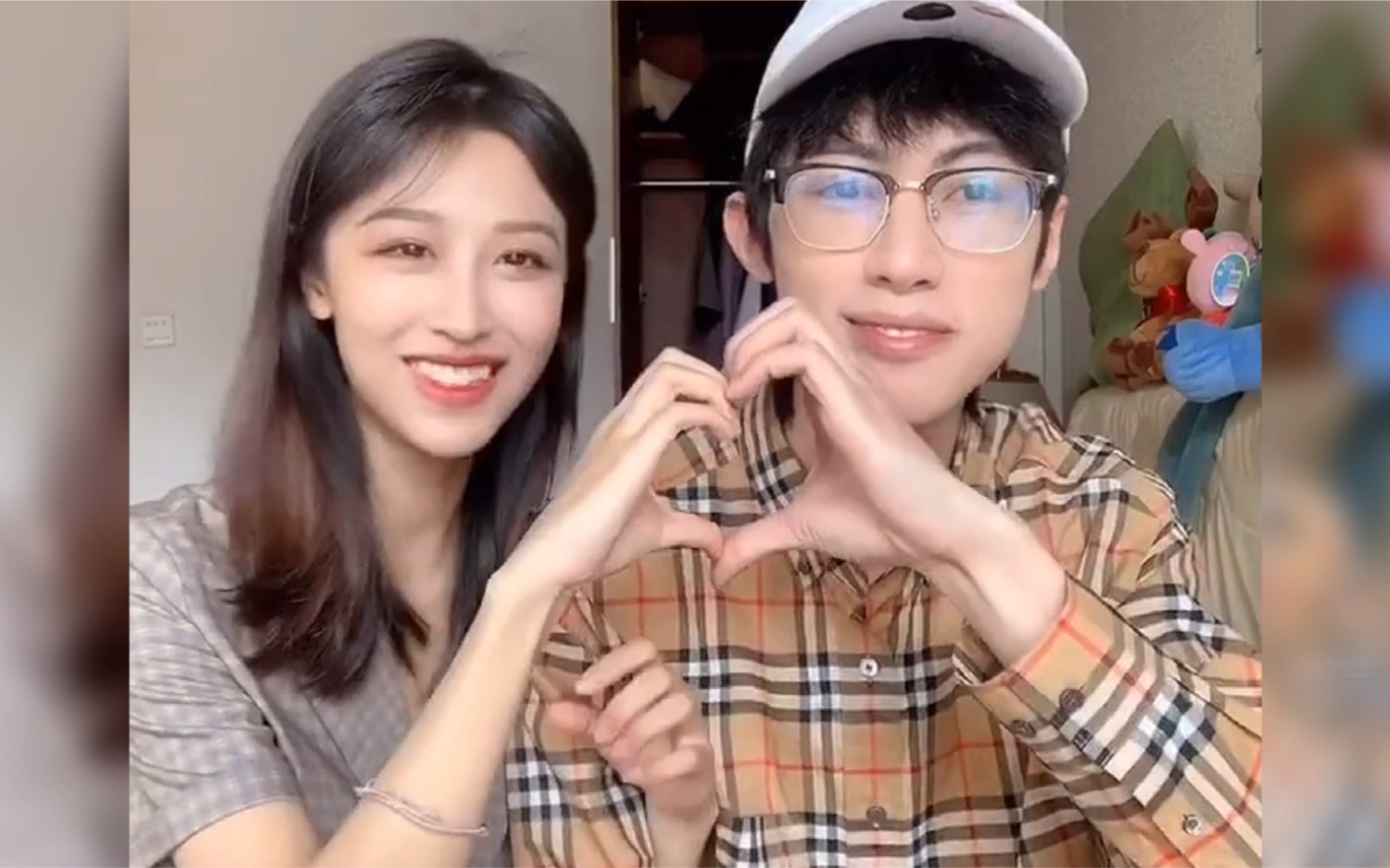 忍不住心动/情侣日常/查查和张张/搞笑/内容过于真实/甜甜的爱情