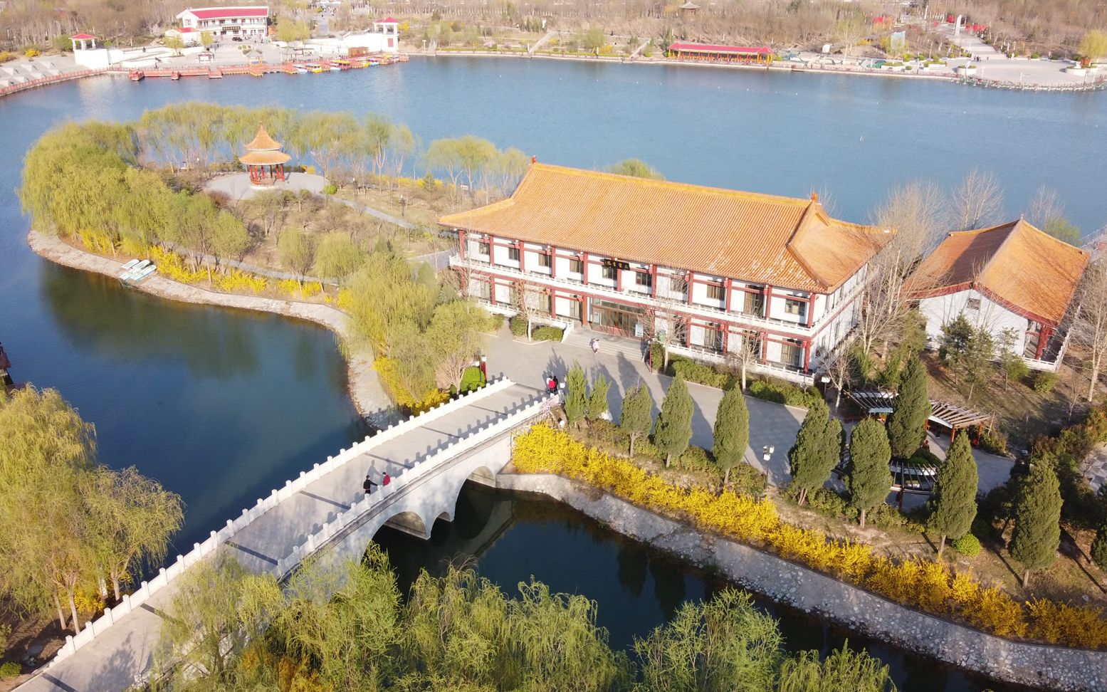 航拍春天里的安平汉王公园