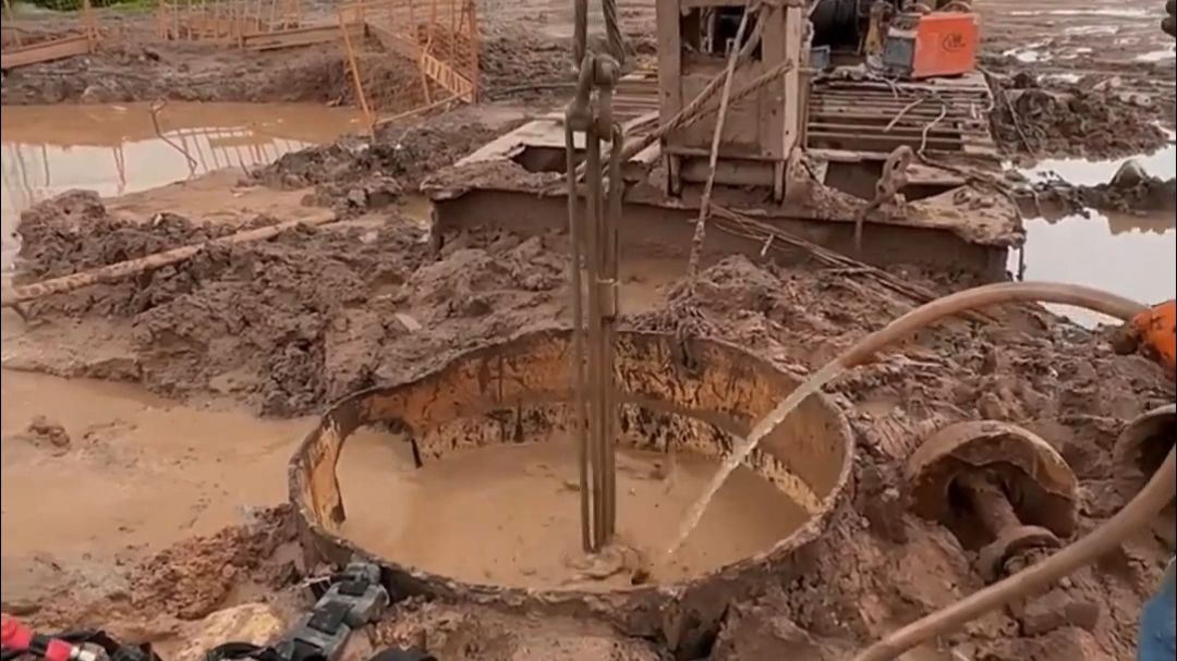 《钻头“失踪”背后：千万损失与不可预知的工地危机》