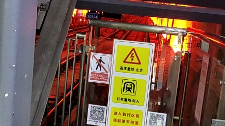 重庆地铁6号线大剧院站进站