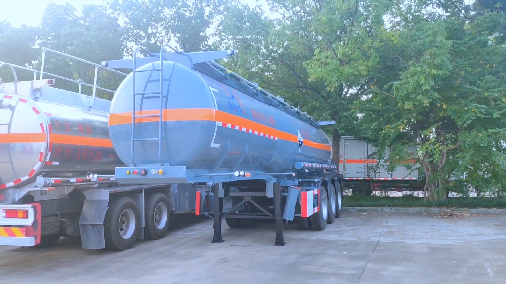 3轴8类腐蚀品盐酸硫酸专用半挂运输车#腐蚀品运输车 #8类腐蚀品罐式