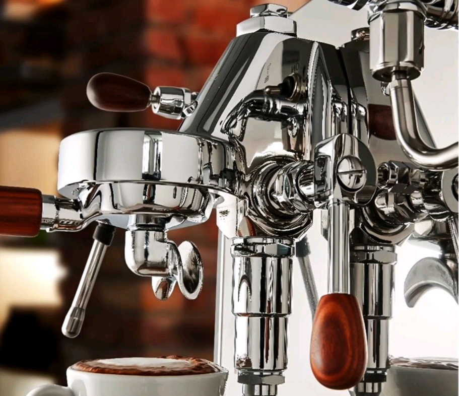 历久弥新e61冲煮头,真材实料意大利工艺,操作简单高清触摸屏,高性能