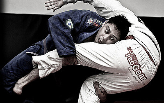 6分钟展示42种巴西柔术放倒技术