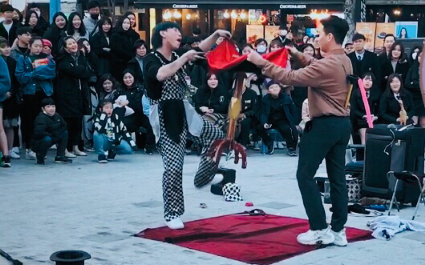 韩国vlog弘大街头魔术哈尔的移动城堡