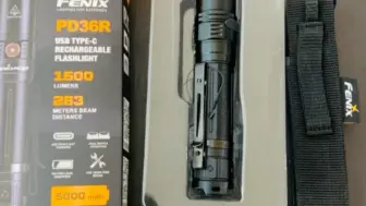 下载视频: 铁拳大卫开箱，Fenix PD36R 战术强光手电