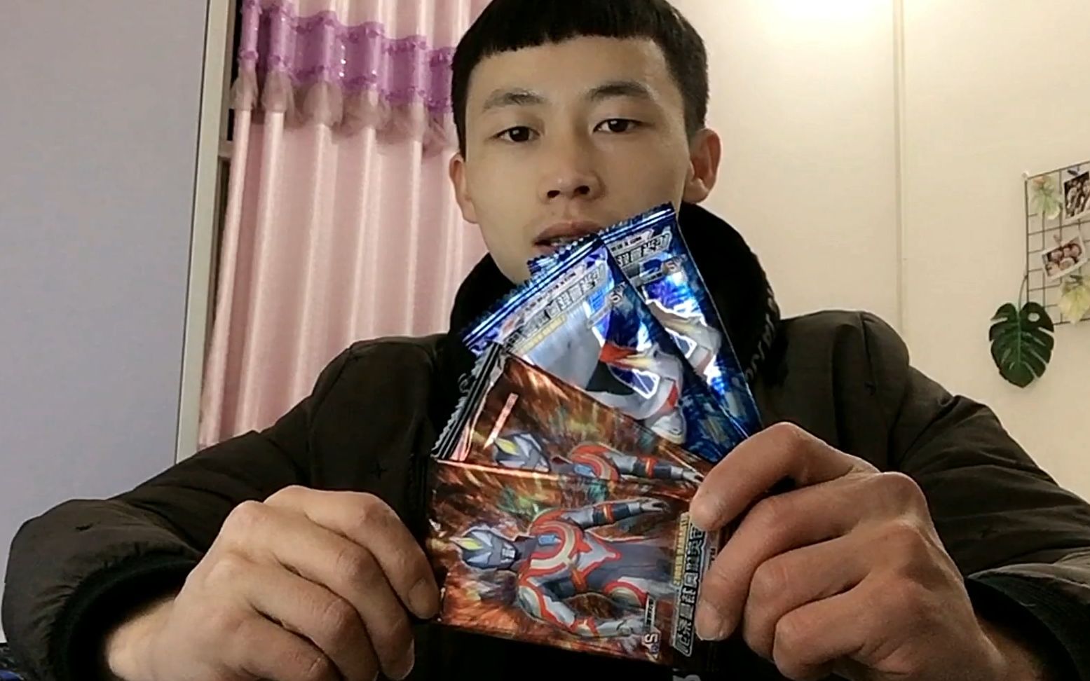 小智超玩汇:四包奥特曼卡包,拆出四张sr卡,在家待久了运气都变差了!