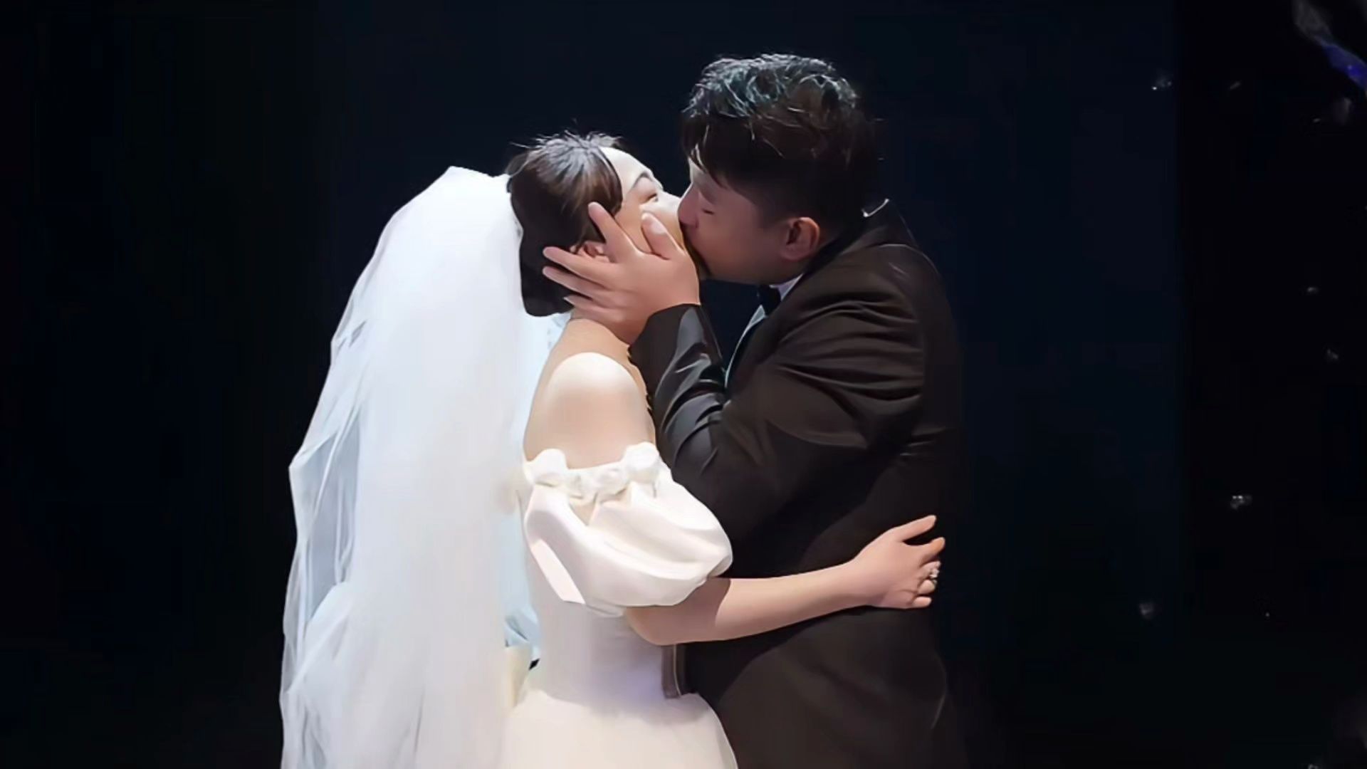 曾出演暖春中小花的齐如意被求婚,本人:原来长大就是一瞬间