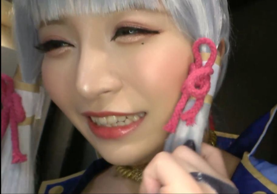 神里绫华cos电影痛苦面具