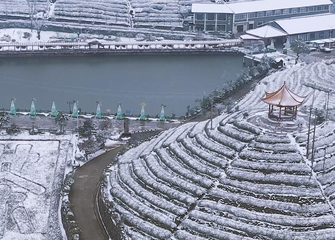 临海羊岩山雪景图片