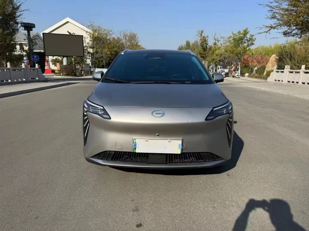 6.99w,23年广汽埃安y,新能源至尊科技款