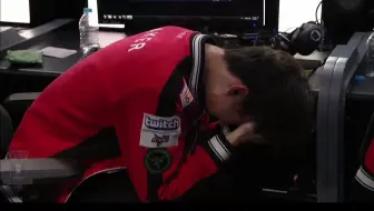faker哭了 全场一直在喊 Faker !!