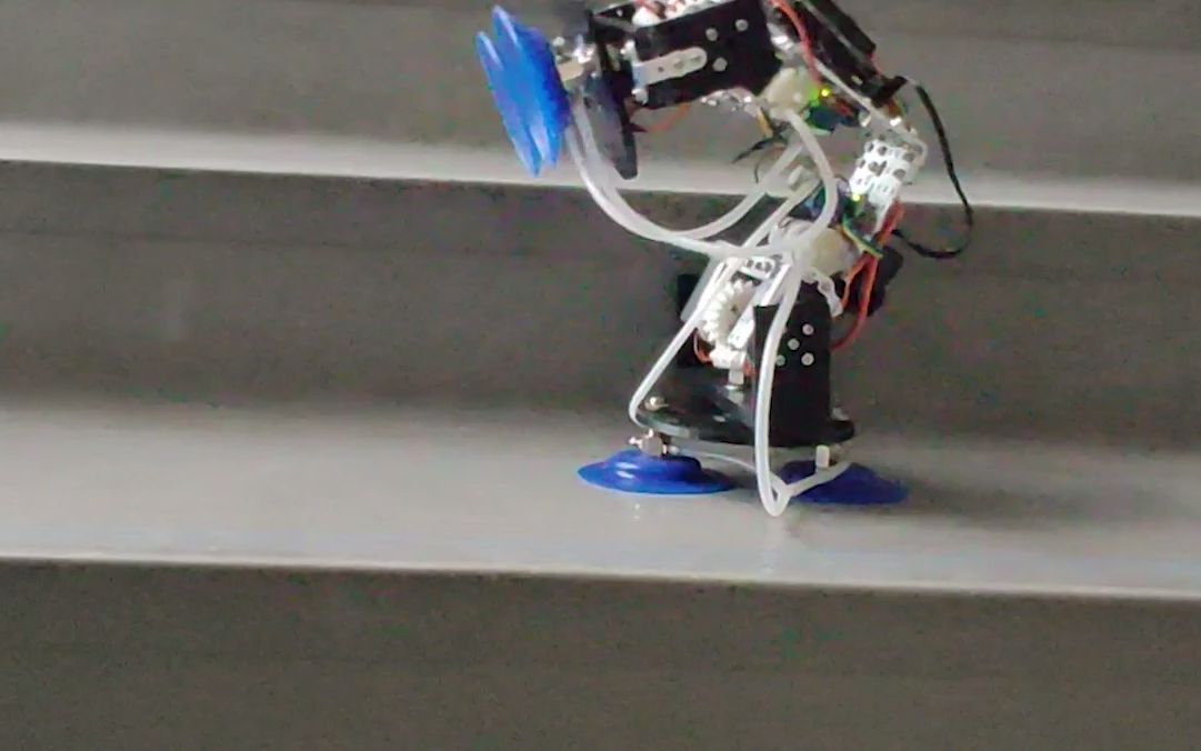 可越障式智能清洁机器人家用服务爬壁diy