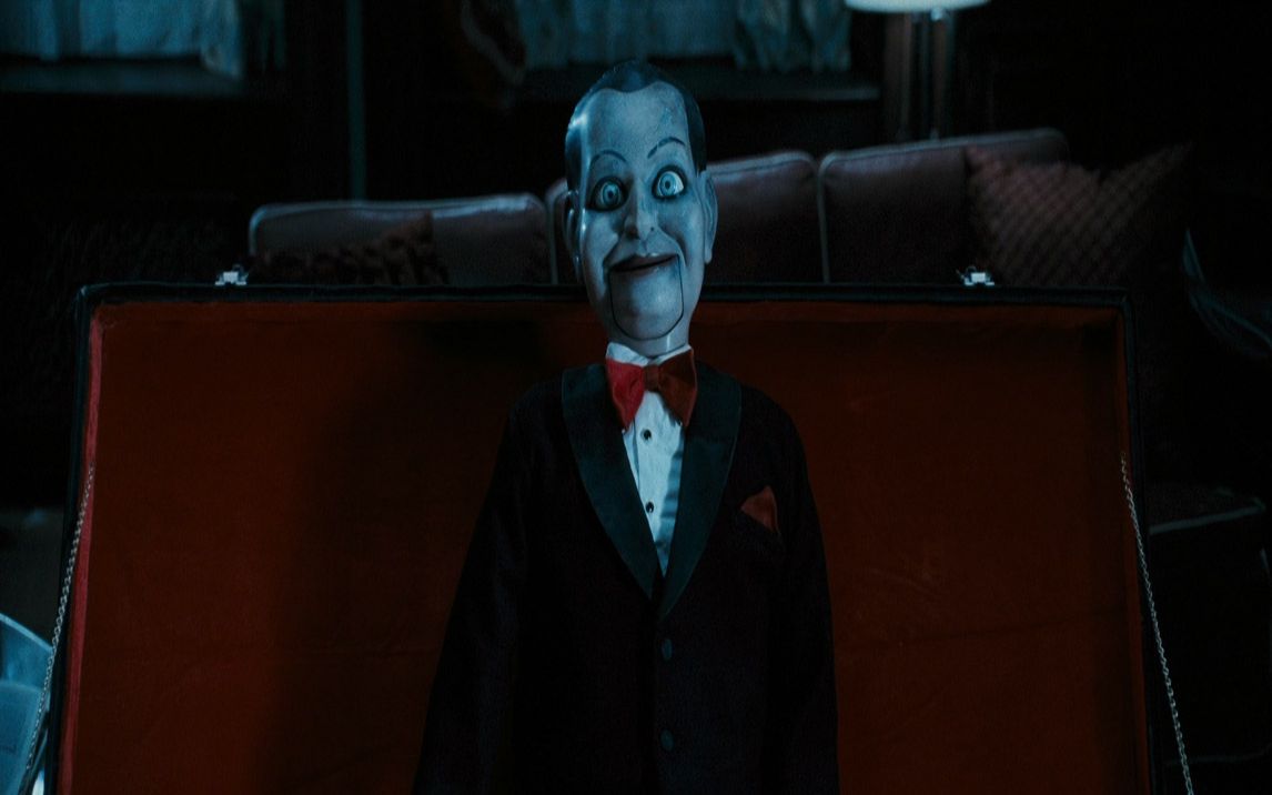 恐怖片口技演员被人割掉舌头死后附身木偶对全镇人展开了复仇