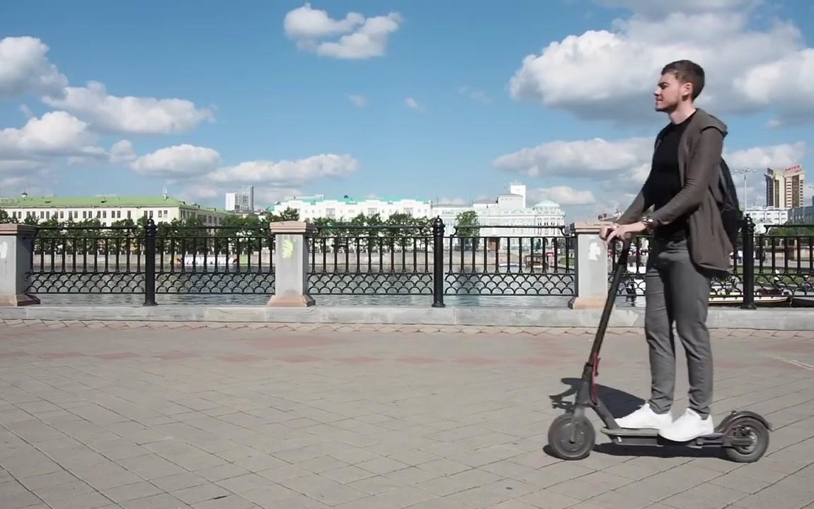 [图]俄罗斯小伙测试小米电动滑板车，普京都说好Xiaomi Mijia Electric Scooter M365 [720p]