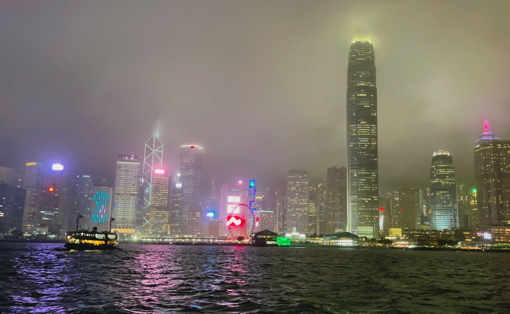 【五一慢游中国打卡挑战|下着雨的维港,是一种朦胧的感觉】这个天星