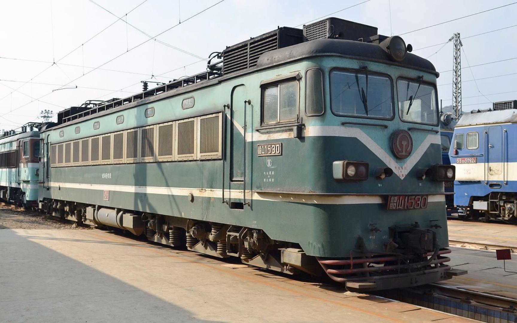 【中国铁路】纪念已经退役8年多的铁路功臣—ss1型电力机车