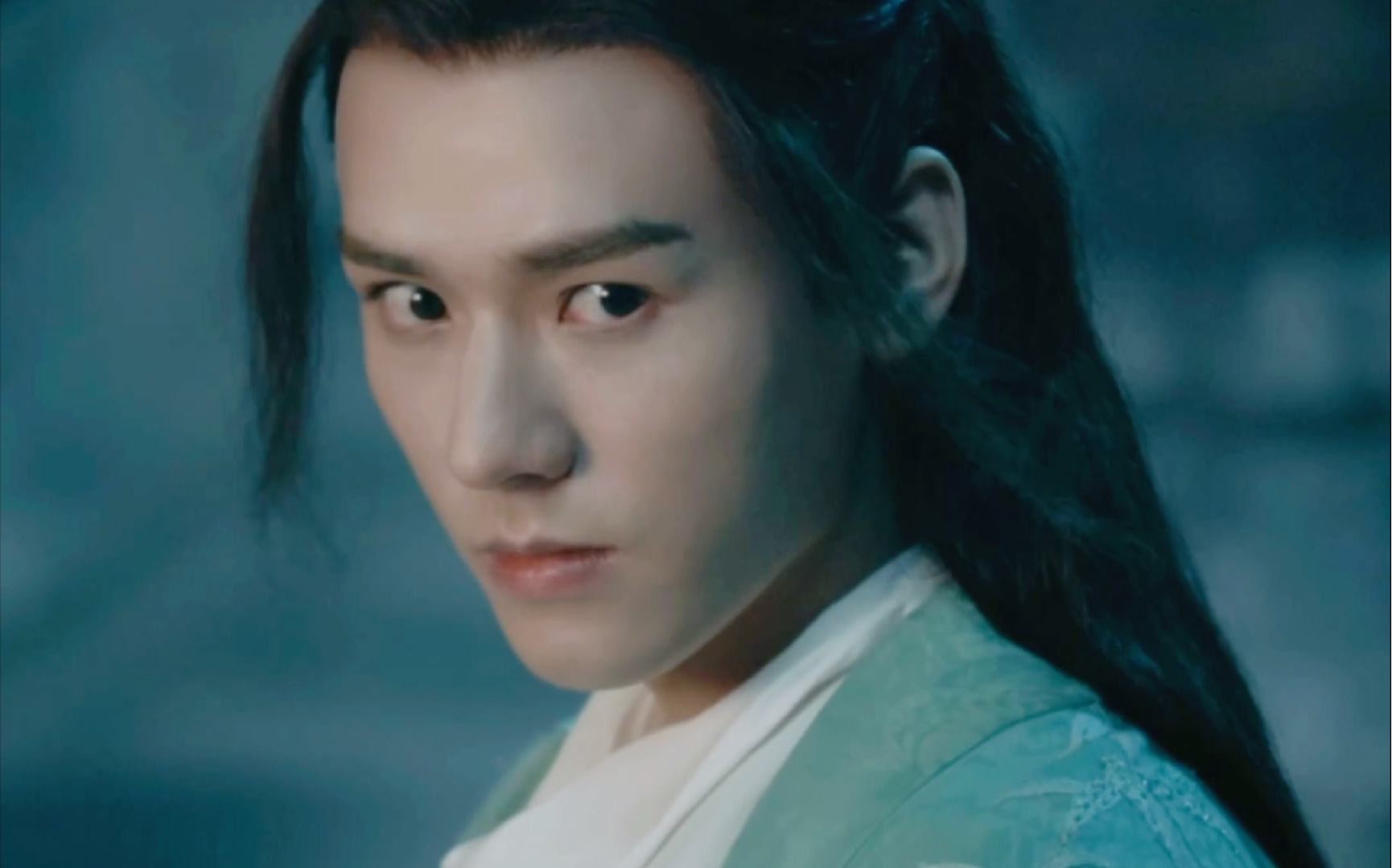 温客行最早出圈的就是变脸大师了,明明表情没什么大变化整个人的气质