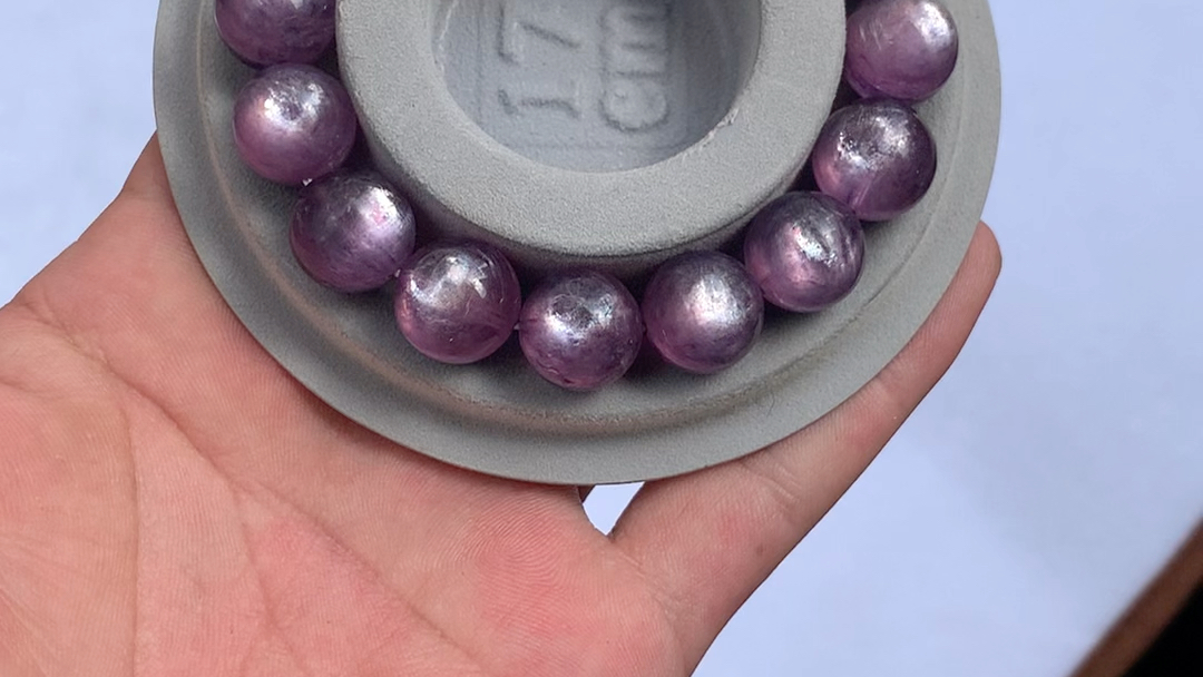 自然光下的玫紫猫眼紫锂云母手串