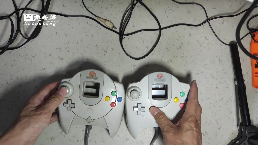 如何分辨世嘉dc手柄是否原装?