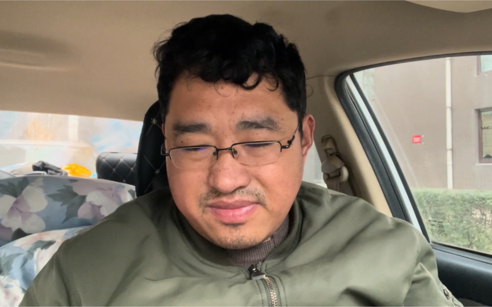 小崔要去租房子打工给媳妇打电话说一下媳妇说的话让小崔可难受了