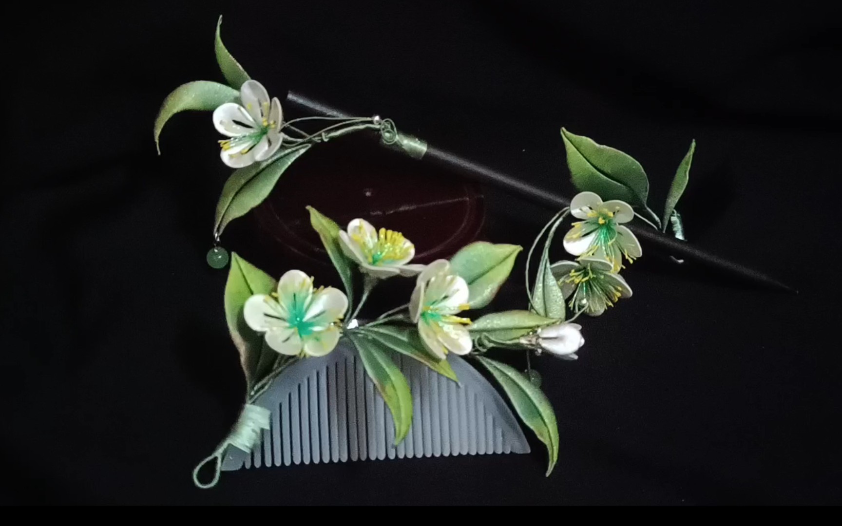 「燕子来时新社,梨花落后清明」春天怎么能少了一支梨花簪?