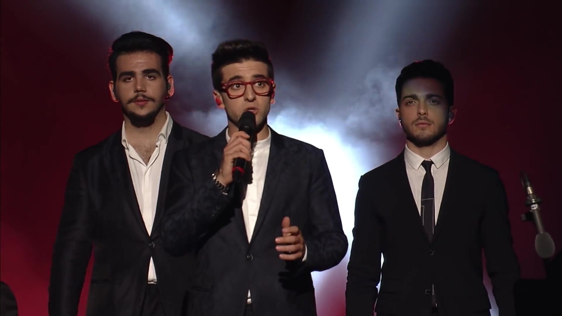 [图]Il Volo - Grande Amore （挚爱） (西班牙语版本现场版，自翻)