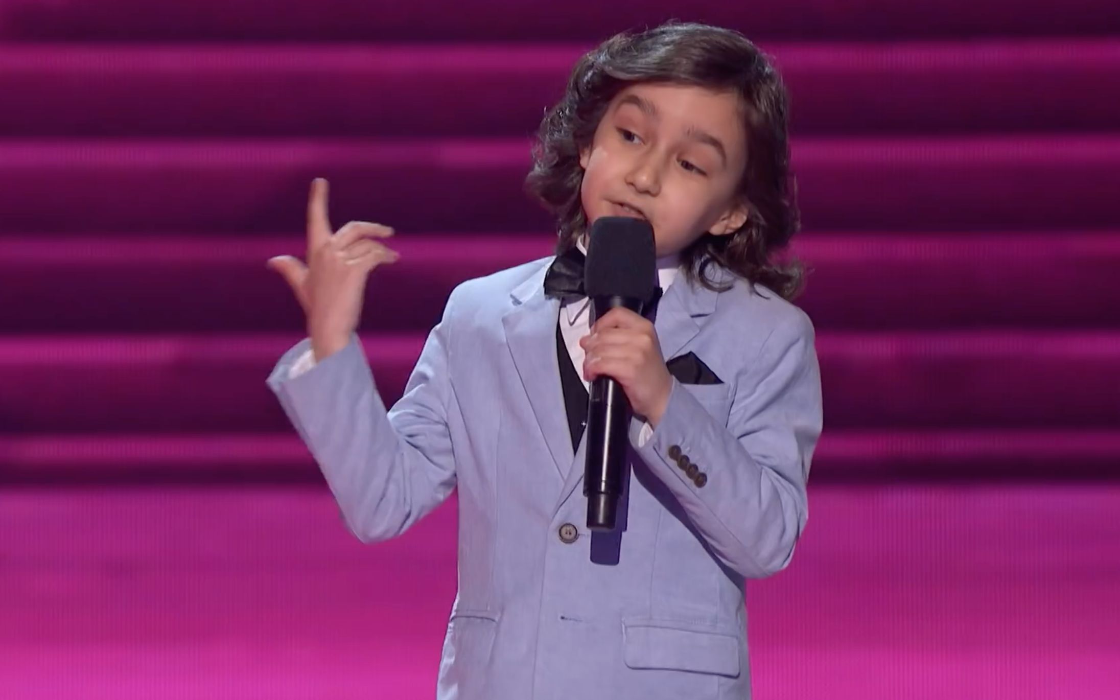 【2019美国达人秀冠军争霸赛】达人秀最小脱口秀演员,挨个涮评委