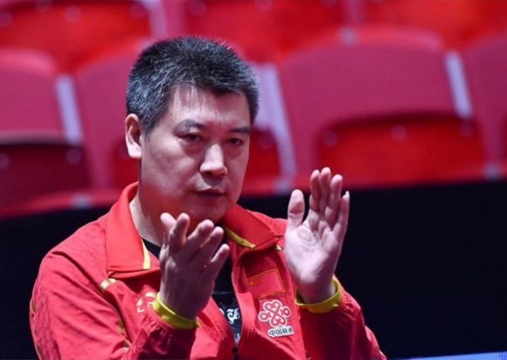 没想到,这两天被网友做成表情包的乒乓球李隼教练,竟然这么厉害!