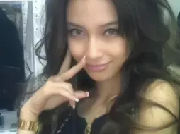 Video herunterladen: 早期混血感超浓的angelababy