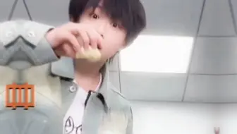 stf让陈浚铭和陈奕恒一人挑一片柠檬片，铭先把厚的那片挑走，把薄片留给哼。。。家产就是这么会谈