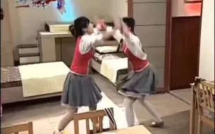 Download Video: 【萌学园】木兰花花PK飘啊飘5分钟  已笑死