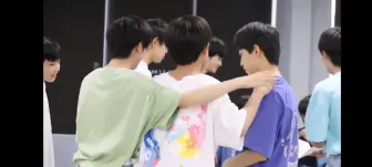 下载视频: 【童润泽】很难不爱#张泽禹##童禹坤##陈天润##TF家族#