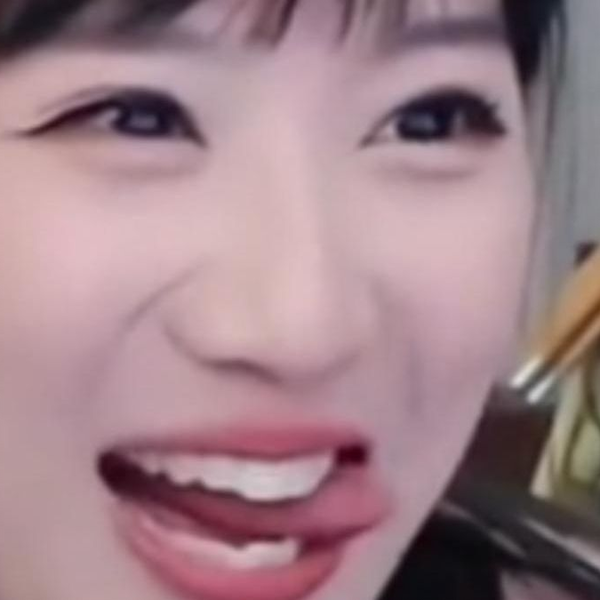 Image: MOMO TWICE KPOP FACE DERP ;;, Meme faces, Funny kpop memes, Funny