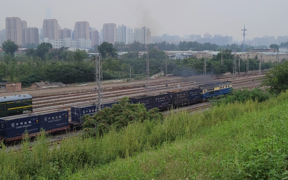 df4d-4144百子湾站等待放行信号并喷烟发车_哔哩哔哩_bilibili