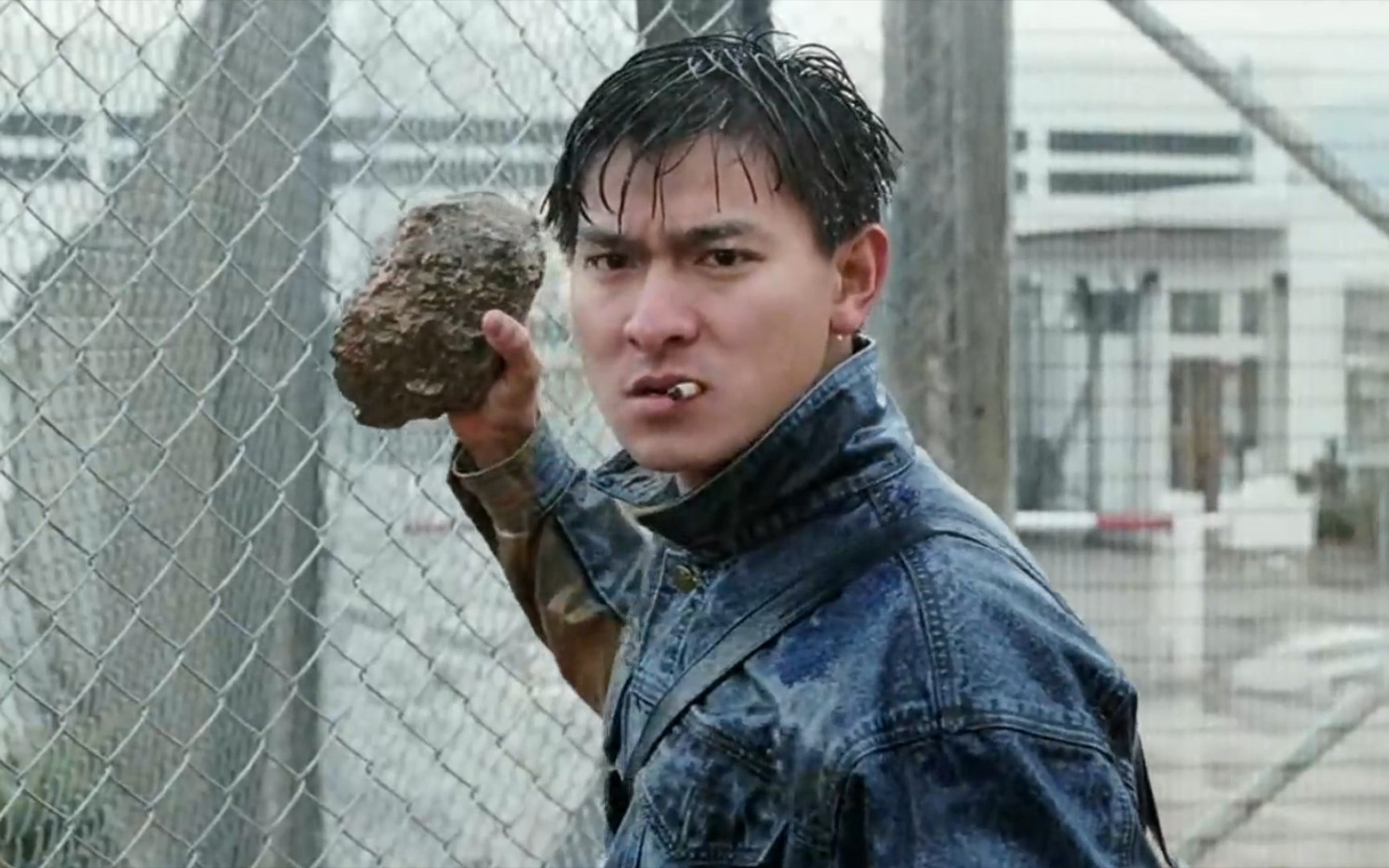 华仔雨天出狱,女神关之琳开豪车接他,真是美!_哔哩哔哩_bilibili