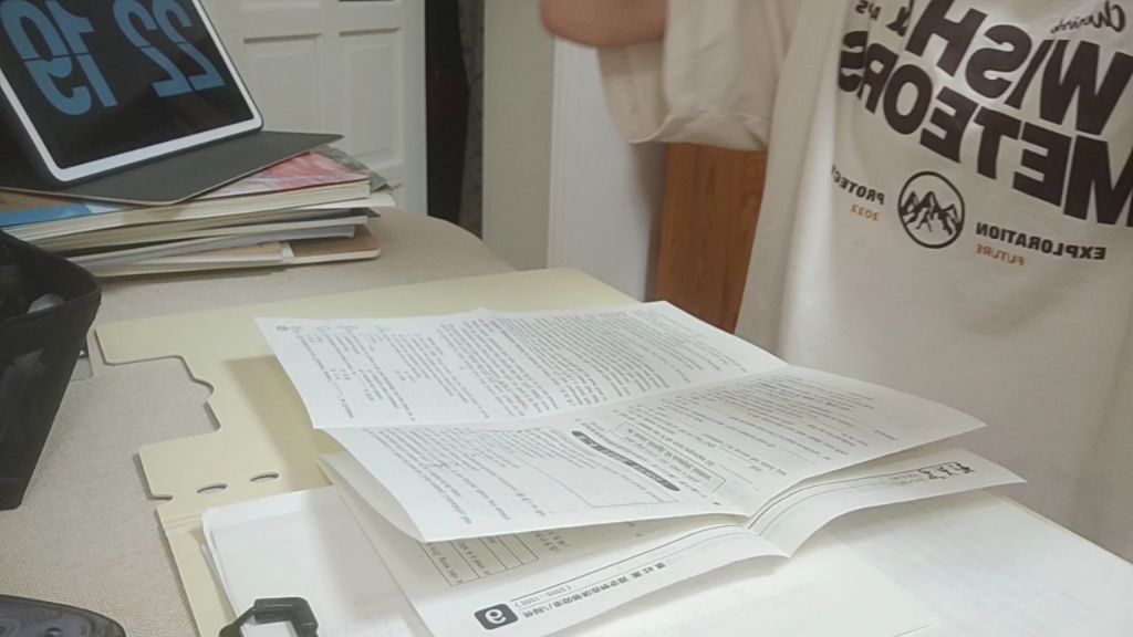 初二学生干作业有我唠唠叨叨的声音骚瑞哈哈哈但是比较少