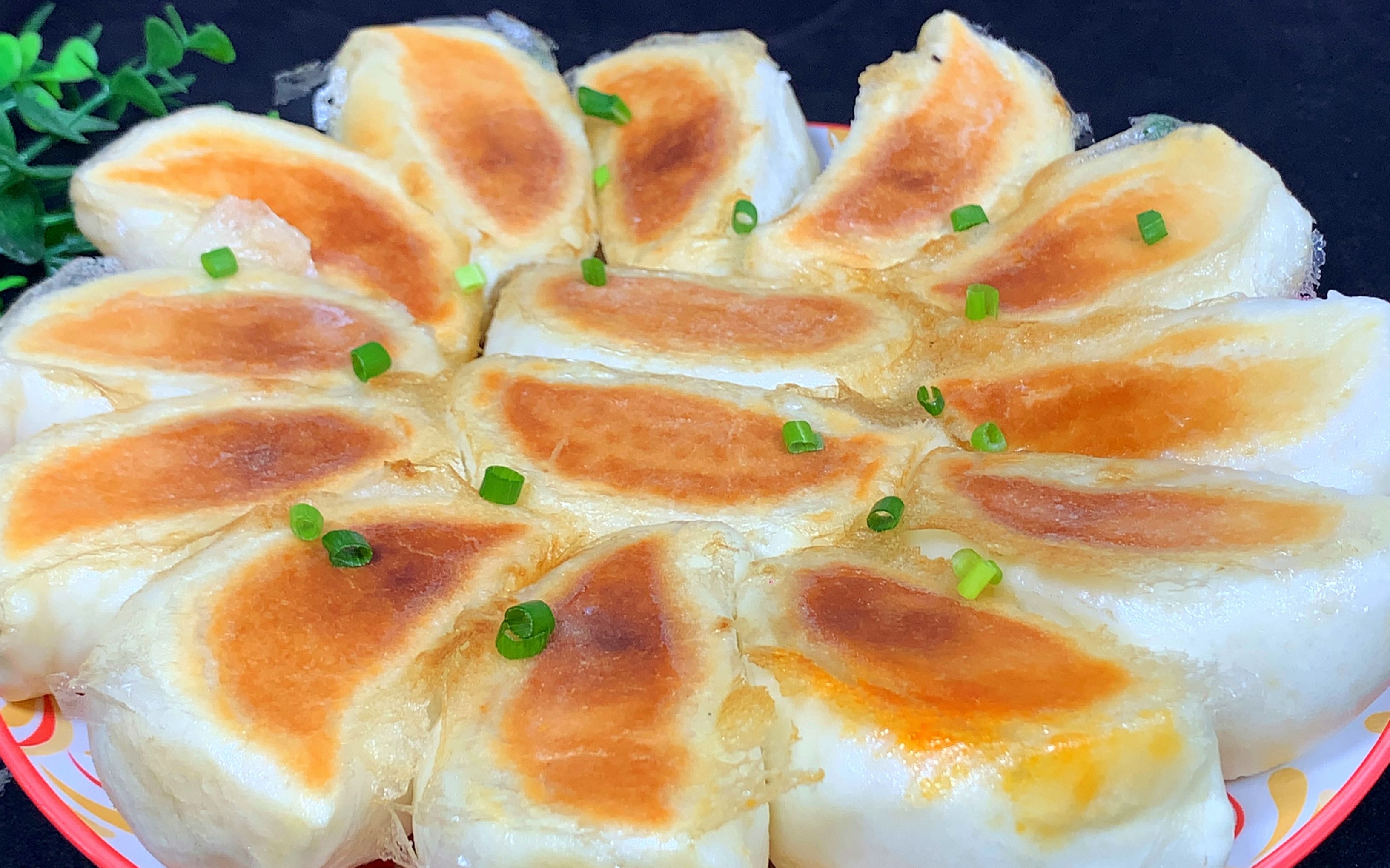 秋季要多吃这素馅水煎包,不揉面不擀皮,天气转凉这样吃真香!