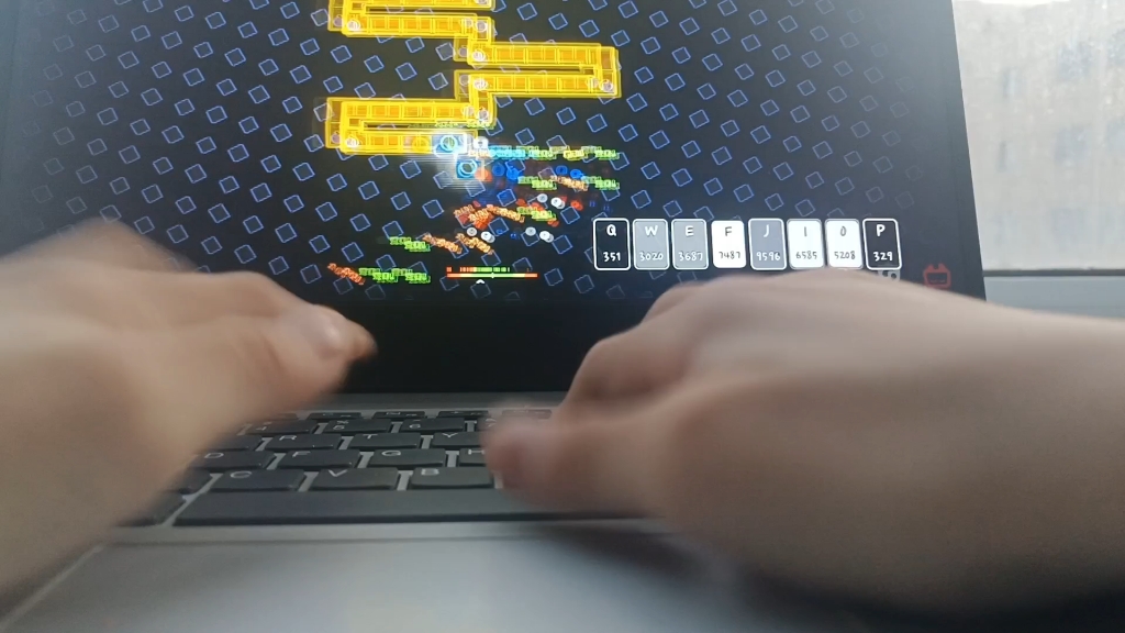 喜欢砸键盘是吧?