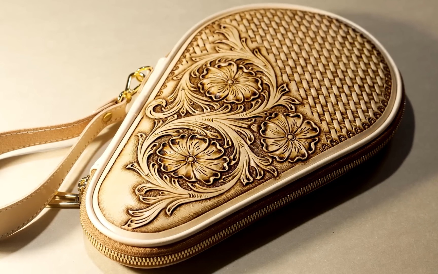 【手工皮具】一款皮雕款乒乓球拍套制作过程