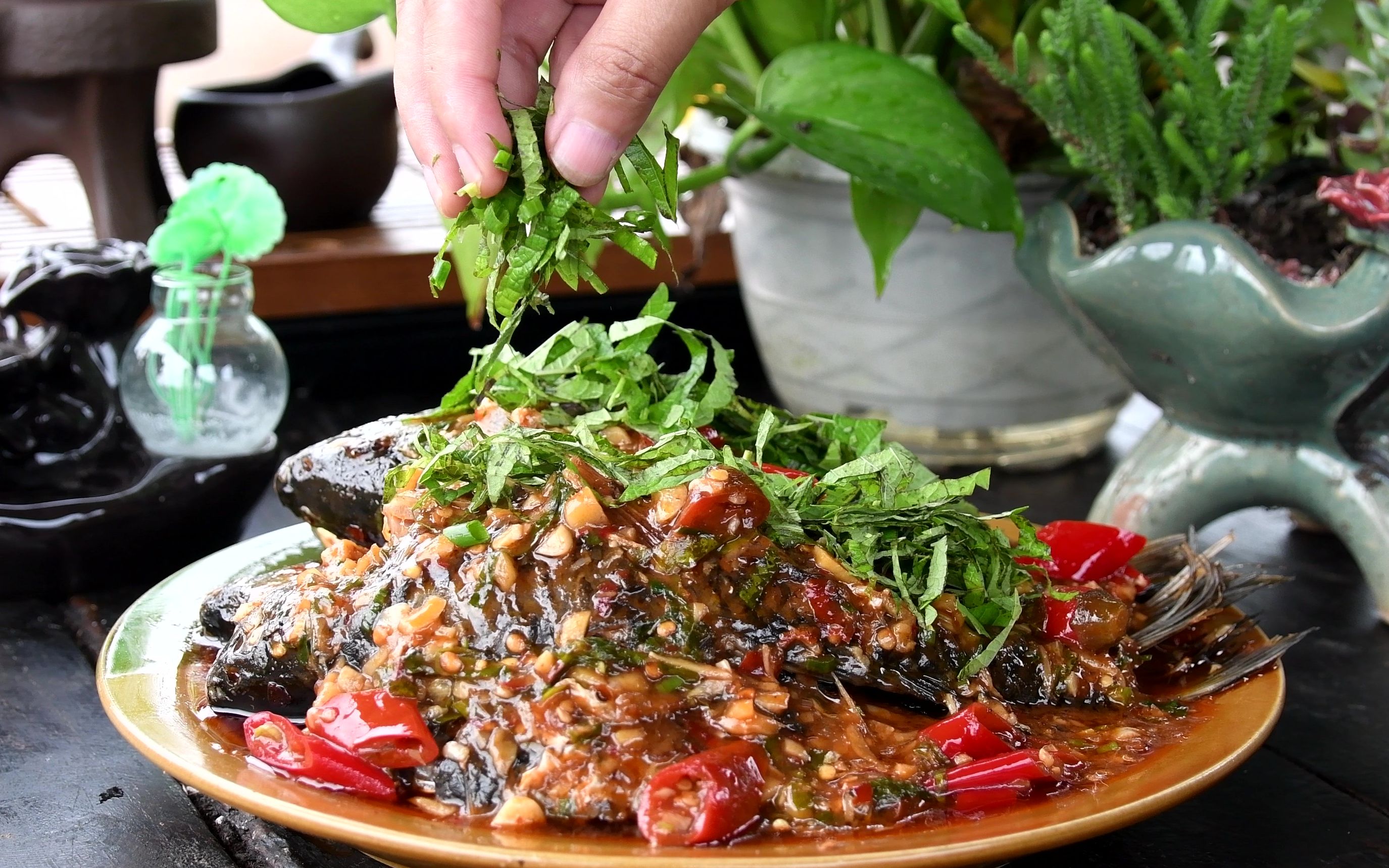 四川名菜藿香鲫鱼最重要的几步,简单美味,农村小妹分享家乡川味