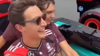 正赛也就图一乐，F1还得看乐高斗车（