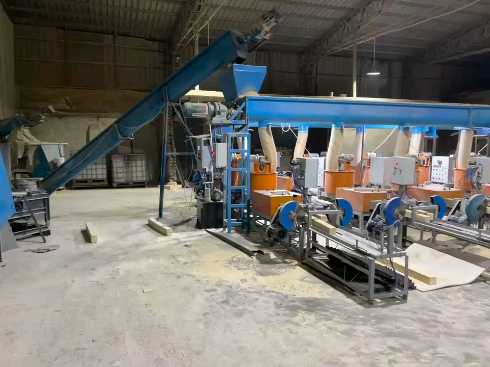 自动刨花脚墩机生产线木屑脚墩机热压机_哔哩哔哩_bilibili