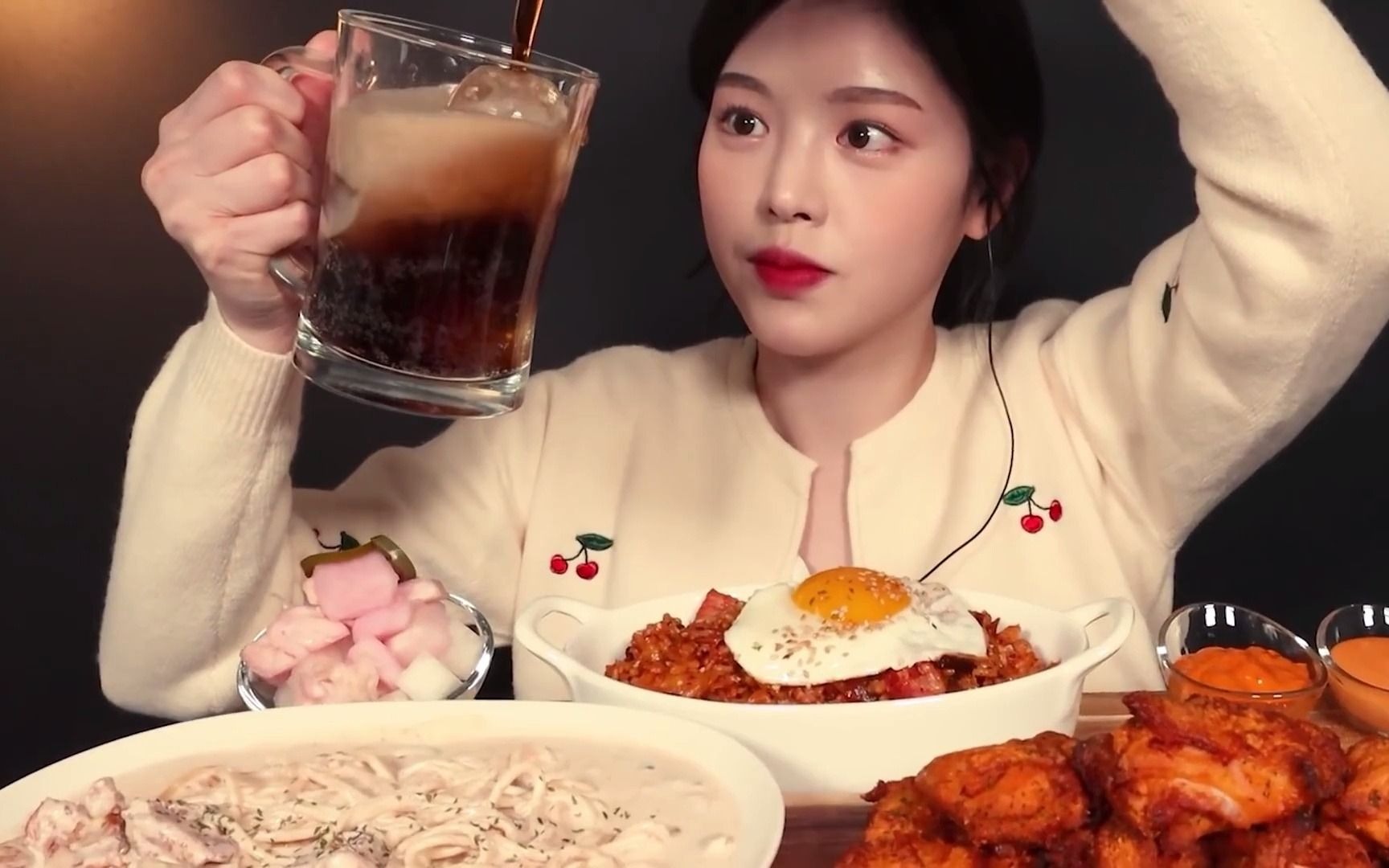 【大口吃播】boki 香辣奶油意面香辣脆皮烤鸡辛奇炒饭冰可乐!