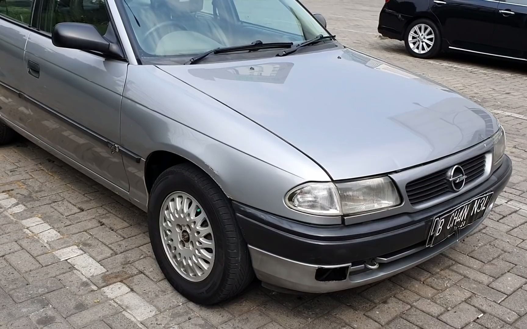 【印尼老车实拍系列】——1995欧宝optima cdx_哔哩哔哩 (゜-゜)つロ