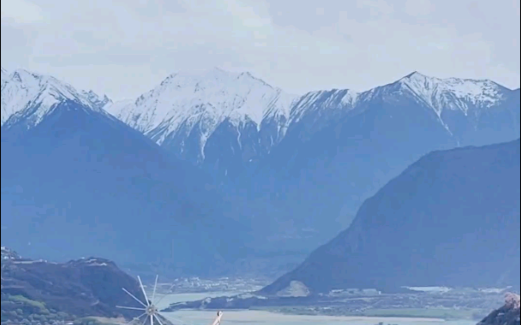 索松村被南迦巴瓦等三座雪山环抱